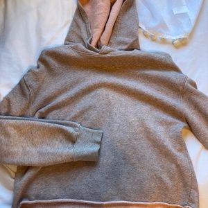 Light pink trendy girls hoody cropped